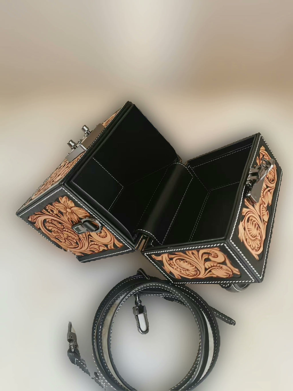 纯手工皮雕盒子包，黑色/原色/绿色可选，尺寸13.5*17*